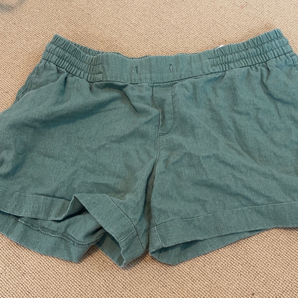 Old navy size medium army green shorts woman’s